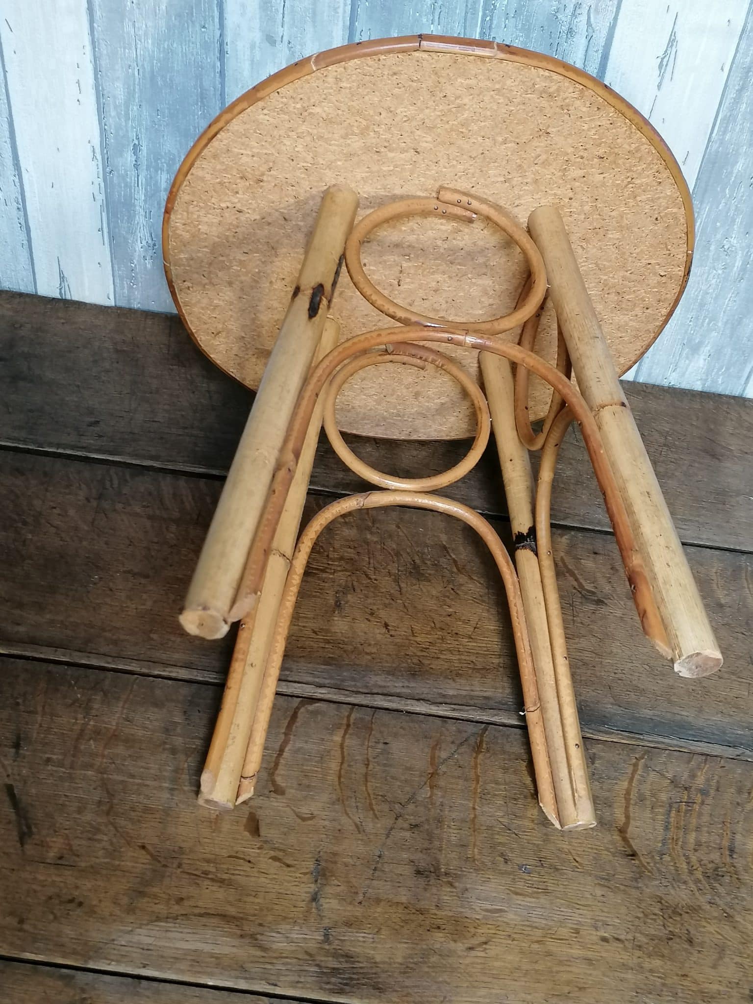 Petite table vintage en bambou - Grenier d'enfance